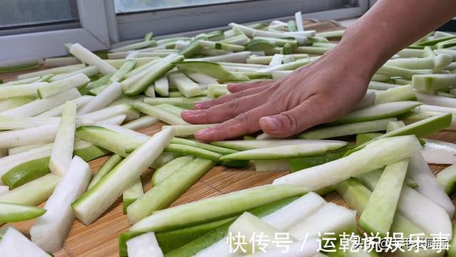 五香萝卜干|婆婆教我祖传腌萝卜配方,不用水不用油,又脆又香,吃了还想吃