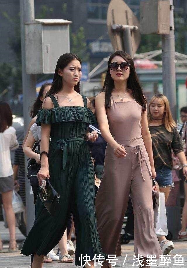 小姐姐|街拍美女小姐姐,娶图1需要1辆奥迪,娶图4需要1辆法拉利