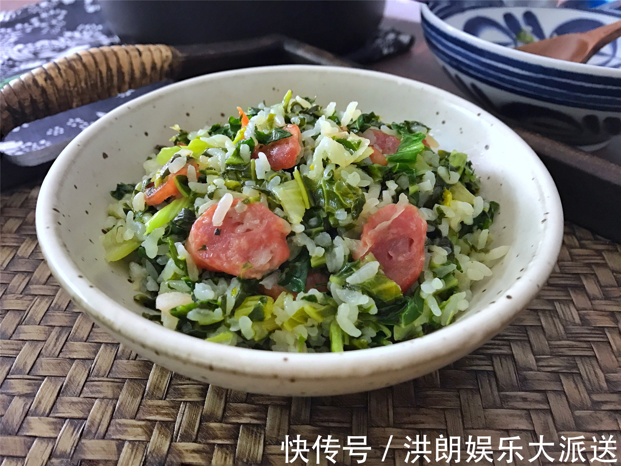 江南人家冬天必吃，饭菜一锅出，咸鲜软糯，连锅巴也不放过