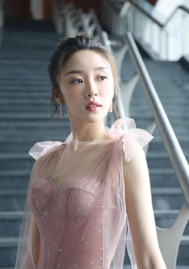 优雅|张月演绎芭蕾舞精灵,身穿一袭粉色纱裙优雅动人