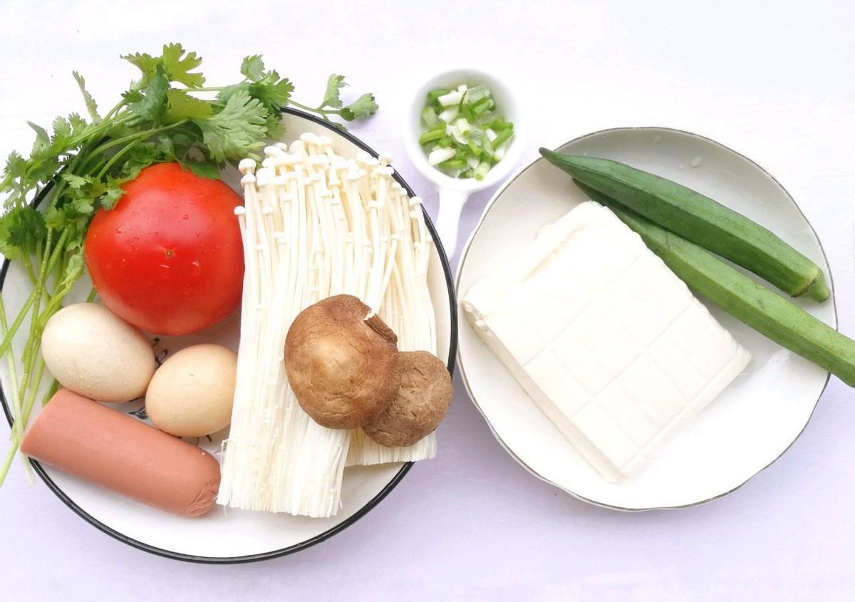 秋葵|自制美味番茄菇菌豆腐汤，食材丰富，营养更丰富