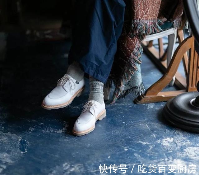 white 到底是什么人,敢穿白皮鞋!