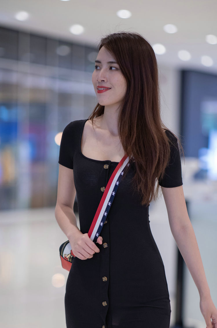 连衣裙|连衣裙的搭配会显得身材高挑，腿型纤细修长，适合腿短的女孩子