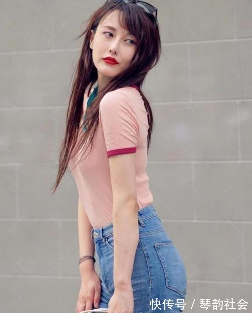 牛仔裤|异国风情其实穿起来很简单,配饰更增添时尚感