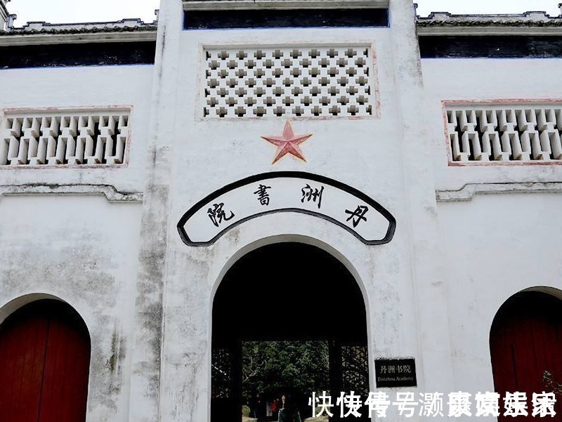 修桥|唯一建在水上的古镇，400年不通车不修桥，今依旧只能乘船前往