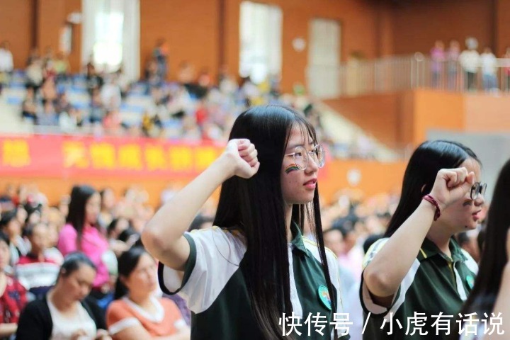 上有老下有小|一半以上的学生痛恨父母,是父母做得不好,还是孩子不理解家长?