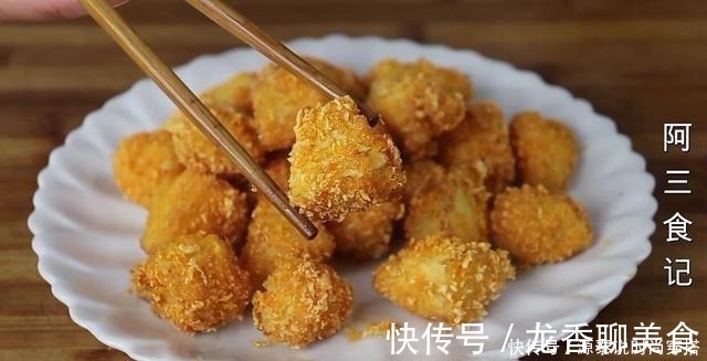 解馋|天冷了,苹果别直接吃,淋入鸡蛋液,香甜酥脆又解馋,比肉还香