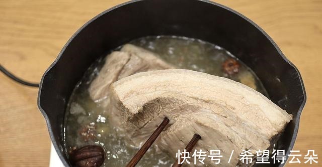 蒜泥白肉|蒜泥白肉经典菜目的家常做法，好吃不腻还下饭！