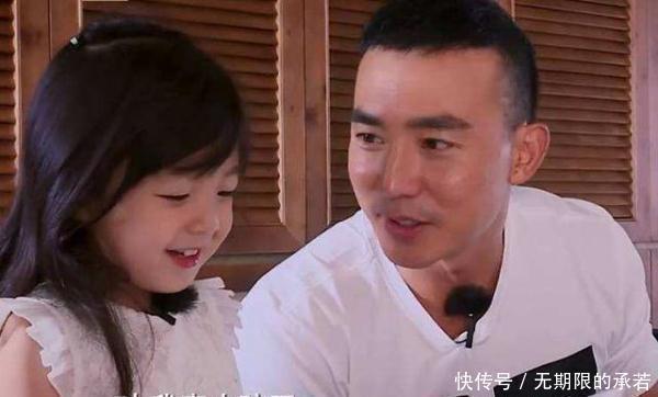 闺女|爸爸被吵醒刚想揍人,突然发现是闺女,这个笑容太宠了