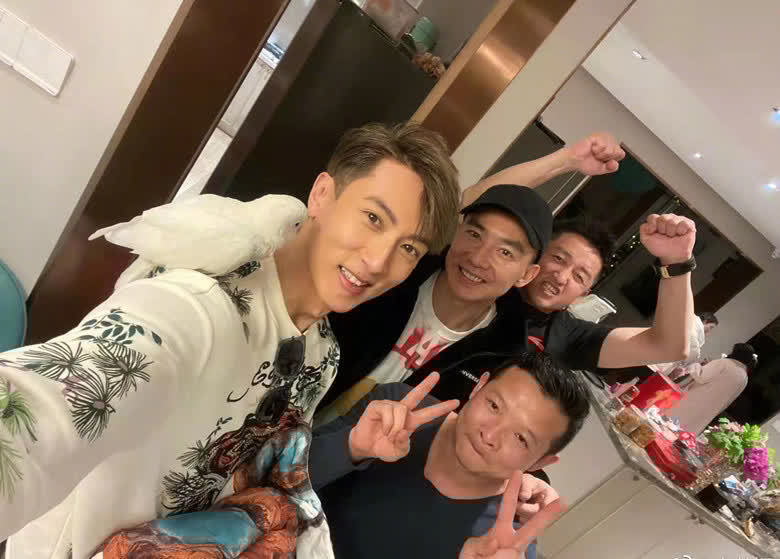 鄒市明吳尊劉畊宏等家庭聚會 網(wǎng)友直呼重現(xiàn)爸爸去哪兒