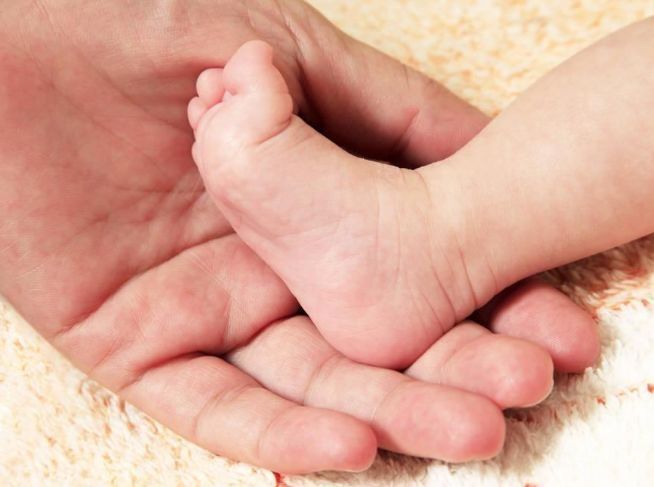 顺产|53岁孕妈顺产宝宝,十天后却又被推进产房,老公心情很忐忑