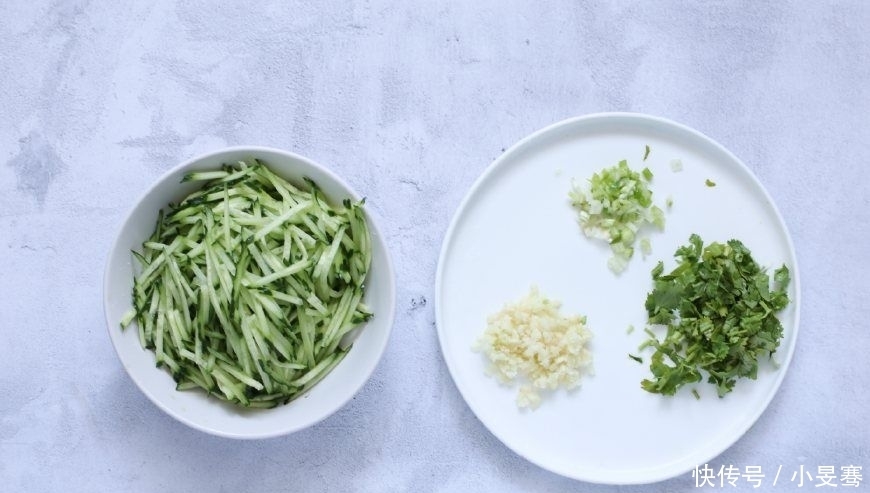 凉拌菜|夏天最爱这道凉拌菜,清脆爽口又下火,花2块钱就能做一大盘