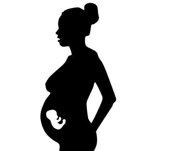 胎膜|25岁宝妈喜得双胞胎，剖腹产取出第二个宝宝，医生护士蒙了