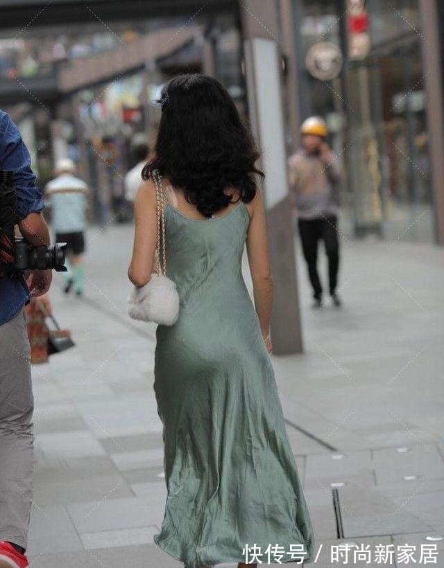 小妹妹 家用窗帘做的“礼服”，淡绿色清新时尚，尽显淑女气质！