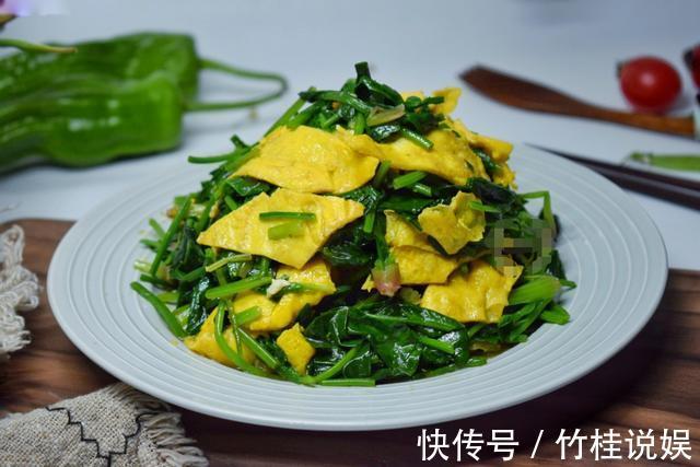 快手凉拌小菜,鸡蛋片凉拌菠菜段,颜色亮眼清爽可口