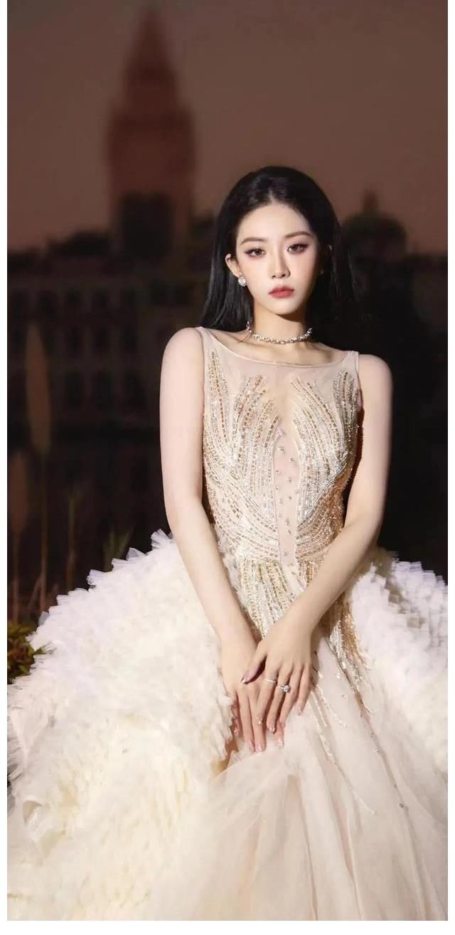 喻言 性感 古装 壁纸