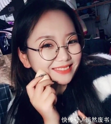 女大学生|女大学生被同学嫌弃,学了化妆后,男生后悔不已