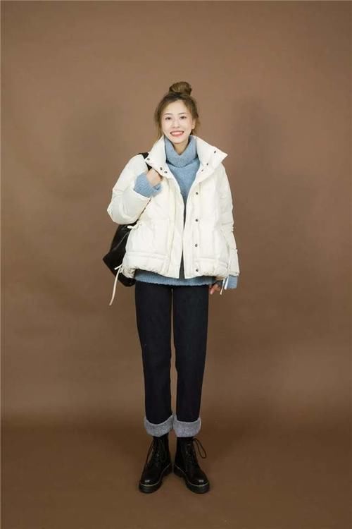 轻松|羽绒服里边穿什么？这几个搭配思路，时髦显气质，轻松摆脱臃肿感