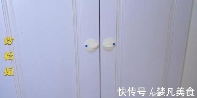 垃圾桶上粘一个挂钩，竟然有这么多用处！家里人都照着做！