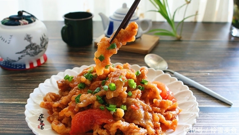 这款家常开胃菜,孩子隔三差五就喊馋,酸甜香酥,连汁都不剩