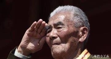 真相|老人过安检时，警报大作，得知真相后人们泪目，纷纷向他致敬！