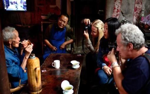  老人|99岁老人分享长寿秘诀：抽烟喝酒也不怕，经常做三件事，长寿不难