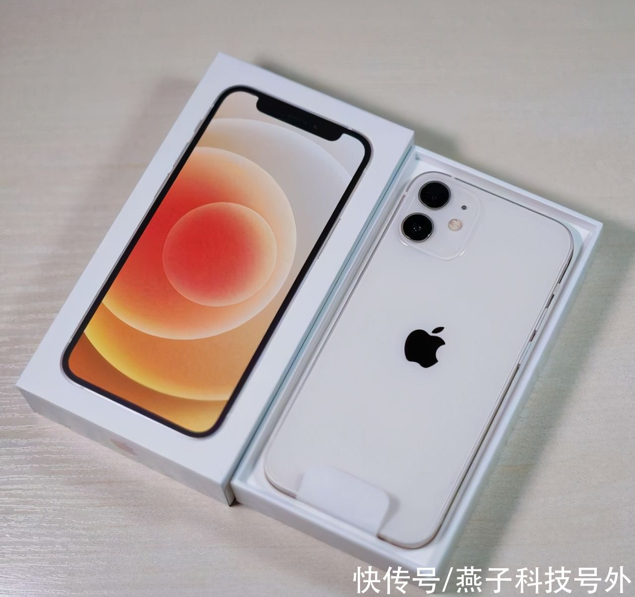 续航|iPhone 12 mini可以买吗？屏幕太小，电池续航差？