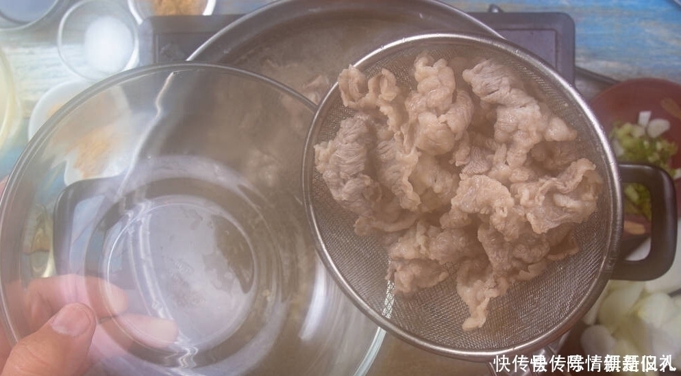 血水|牛肉总是炖不烂,才知道是用错水了,这才是正确做法,肉软烂入味
