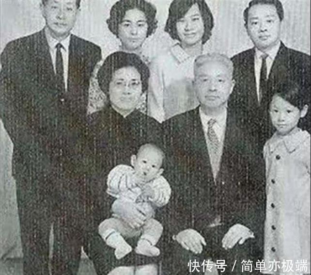 邓丽君|他是黄埔一期最小学员，后授将军衔，养大的“女明星”家喻户晓！
