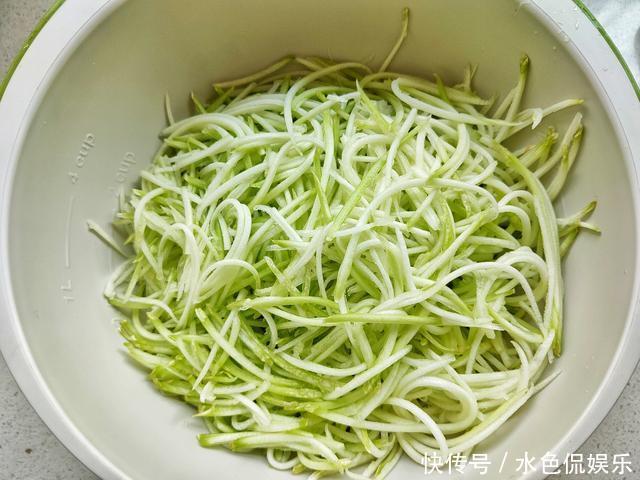  早餐|我家最受欢迎的早餐饼，手不沾面，十分钟就上桌，营养搭配太美味