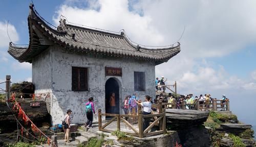 仙境|中国最“危险”的寺庙，一座桥连接2座山，悬空2493米，恍若仙境