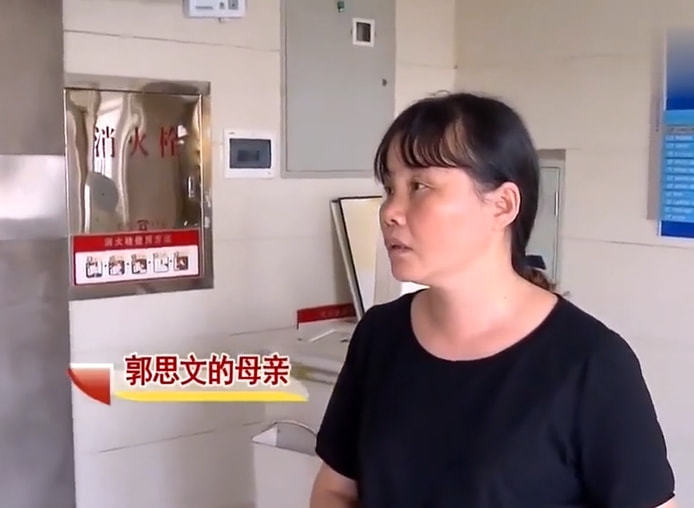 十字绣|19岁少女冒险生子病危,32岁男友放弃治疗,小孩出生不足3天离世