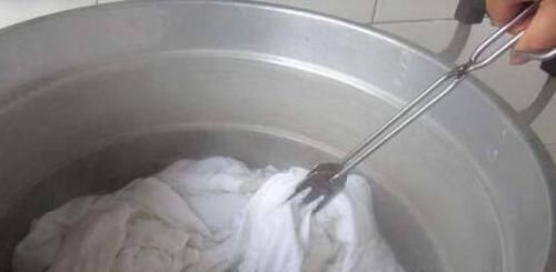 毛巾用久了又臭又滑,聪明人用这几种东西清洗,干净得跟新买一样