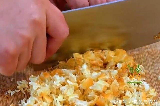 韭菜别再炒了,教你好吃做法,皮酥软,馅鲜香,连吃三天也不腻!