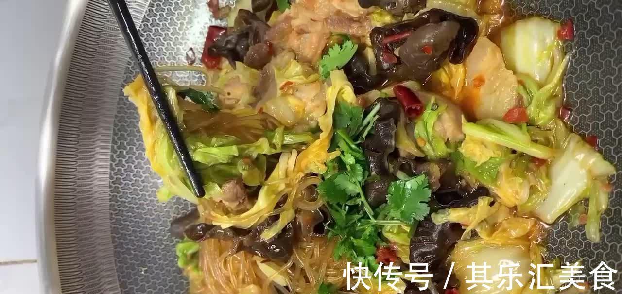 猪肉白菜炖粉条,汤鲜味美做法简单,搭配米饭百吃不厌
