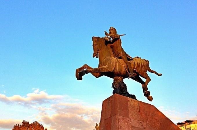 亚美尼亚史|三国名将后裔流落中亚小国，开创一显赫家族，还出了位民族英雄