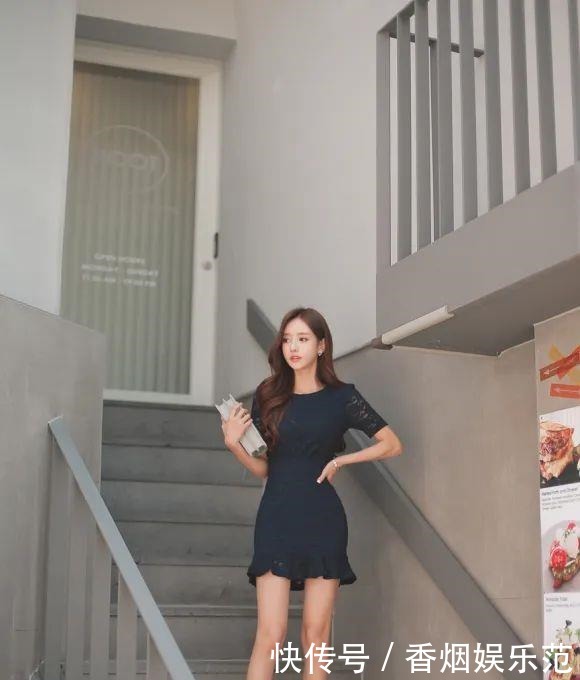 美人鱼|美女鉴赏:樱絮刺绣雕花藏蓝美人鱼尾裙