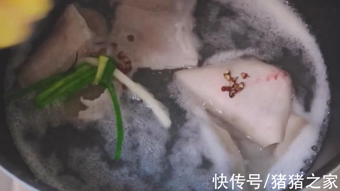 灌汤生煎包在家做,外皮酥脆松软鲜香,咬上一口汤汁四溢