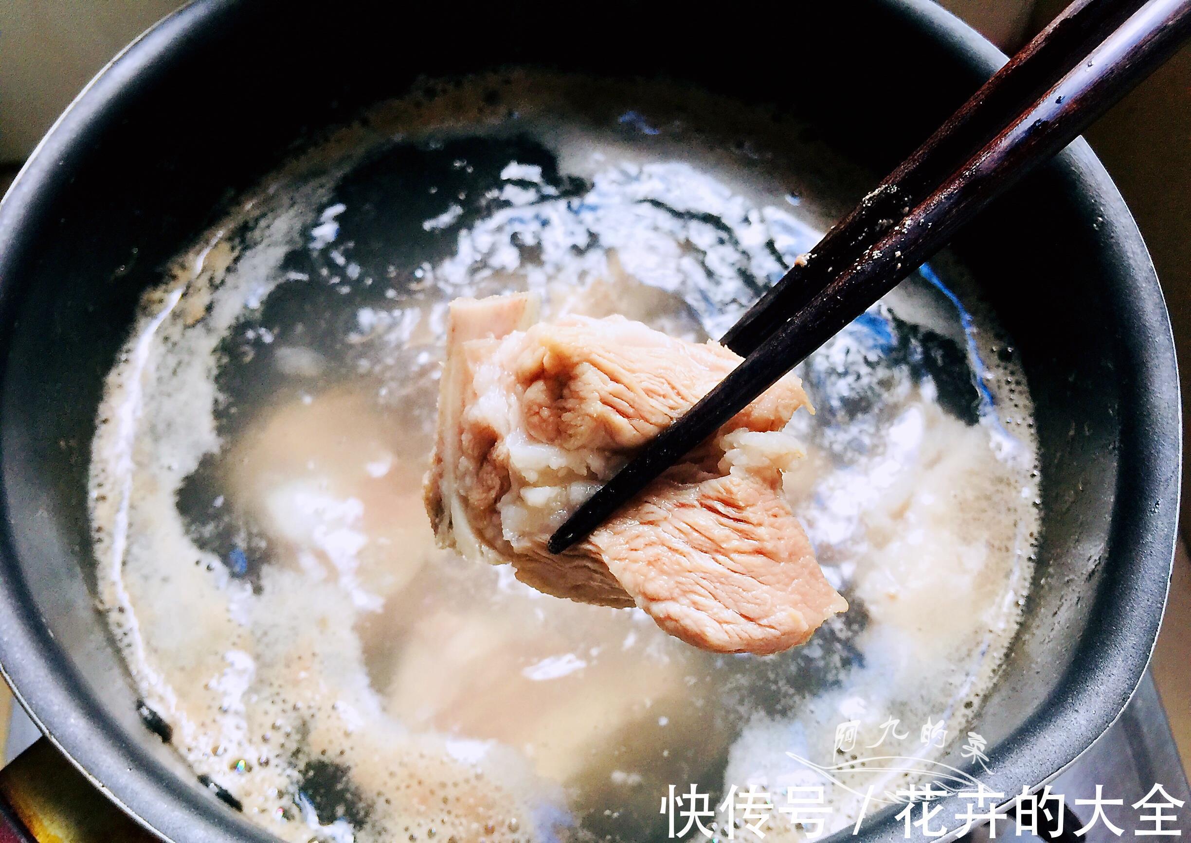 菠萝|中秋前后这水果正上市，10元钱2个，酸甜开胃，用来煮汤特好喝