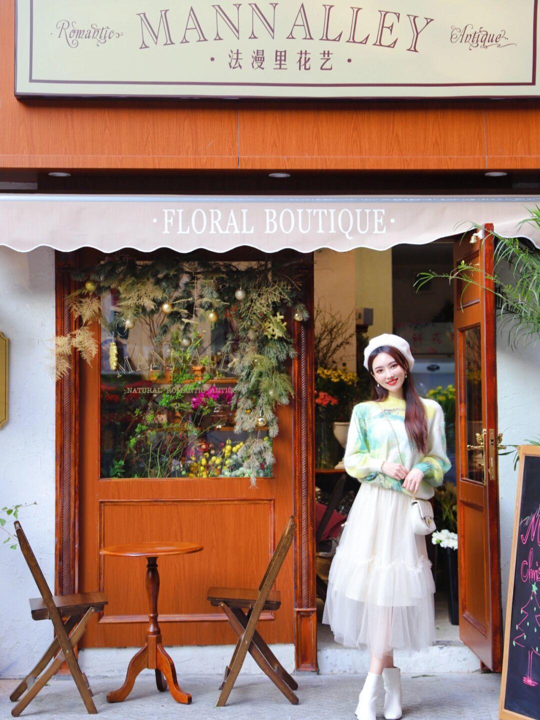 印花 百搭温柔的“印花毛衣”穿搭示范,日常简约不挑人,谁穿谁美