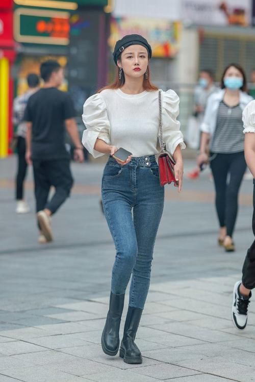 穿搭|小姐姐穿着瑜伽裤和运动背心，尽显婀娜多姿，少妇的身材尽显