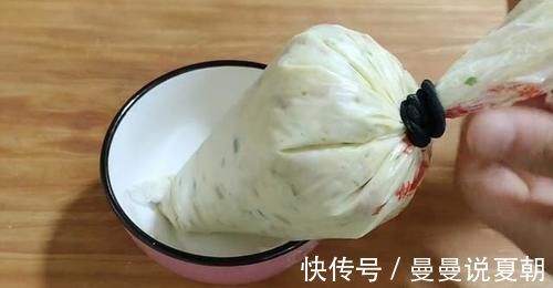 搅拌均匀|懒人早餐饼,不揉面不擀面,鲜香味美,蓬松柔软,五分钟出一锅