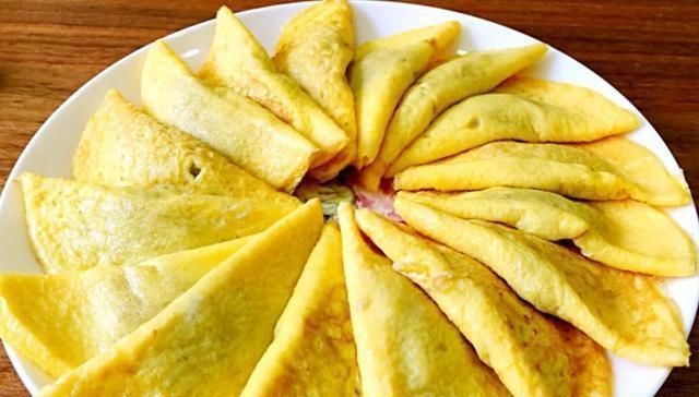 小朋友都爱吃的蛋饺,不用锅就能做,很简单,色泽金黄,又香又嫩