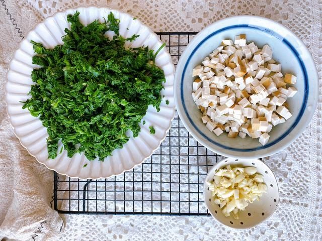 集市上遇到这菜千万别手软，一年只有3个月，营养丰富，脆嫩可口