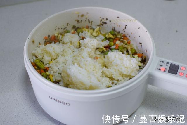 午饭|50岁阿姨午饭一人食，五彩炒饭丸子汤，不糊弄不凑合认真生活