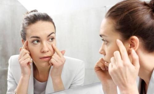 绝经|女性到了45岁，若上半身发生4种变化，很遗憾，衰老正在加速！