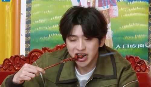 吃肉|鏡頭特寫baby大口吃牦牛肉,掃過(guò)李一桐,導(dǎo)演還能忍得住嗎?