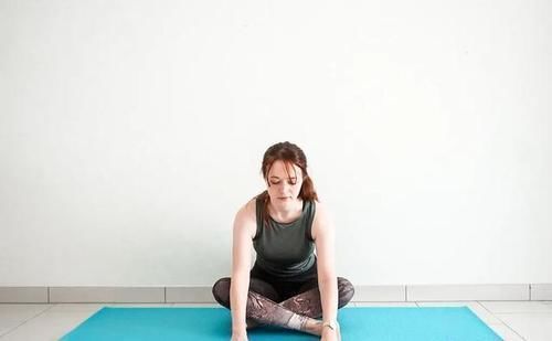 膝盖|练瑜伽,为什么建议女性多练开髋体式