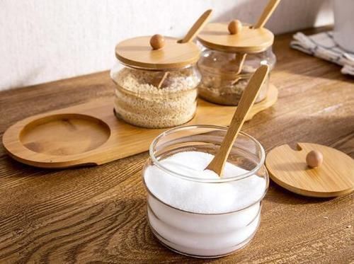 调味料|鸡精和味精,哪个对健康有危害?很多人都想错了,医生告诉你答案!