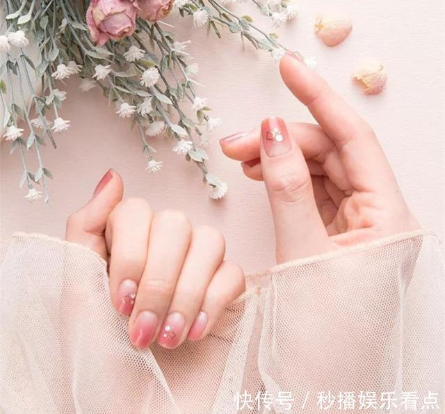 浪漫|浪漫的樱花季到了,赶快来跟女神们,get浪漫的仙女美甲吧